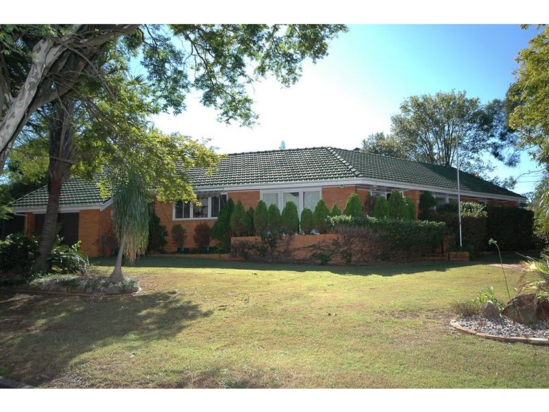 26 Berkeley Street, Holland Park QLD 4121