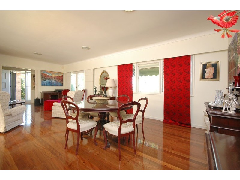 26 Berkeley Street, Holland Park QLD 4121