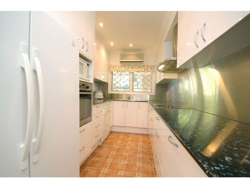 26 Berkeley Street, Holland Park QLD 4121