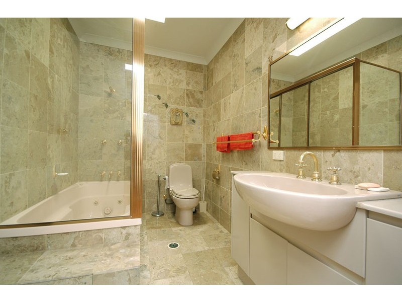 26 Berkeley Street, Holland Park QLD 4121