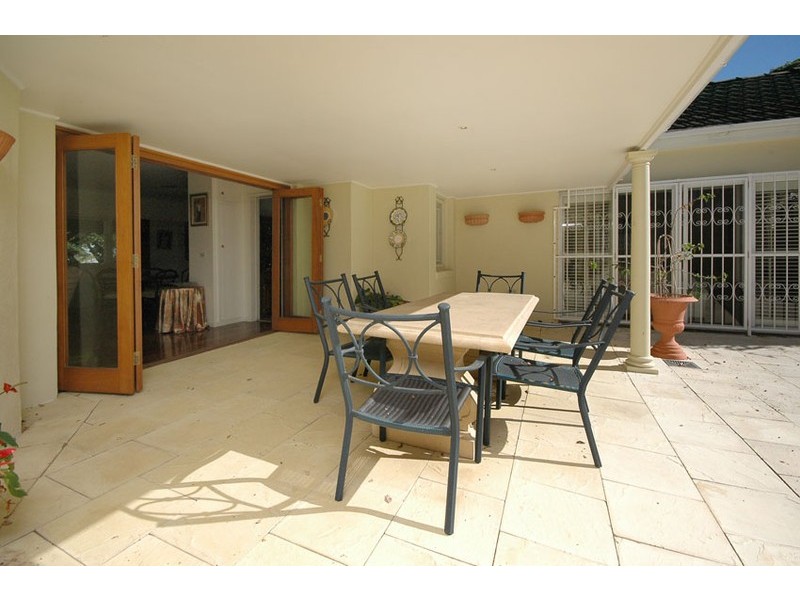 26 Berkeley Street, Holland Park QLD 4121