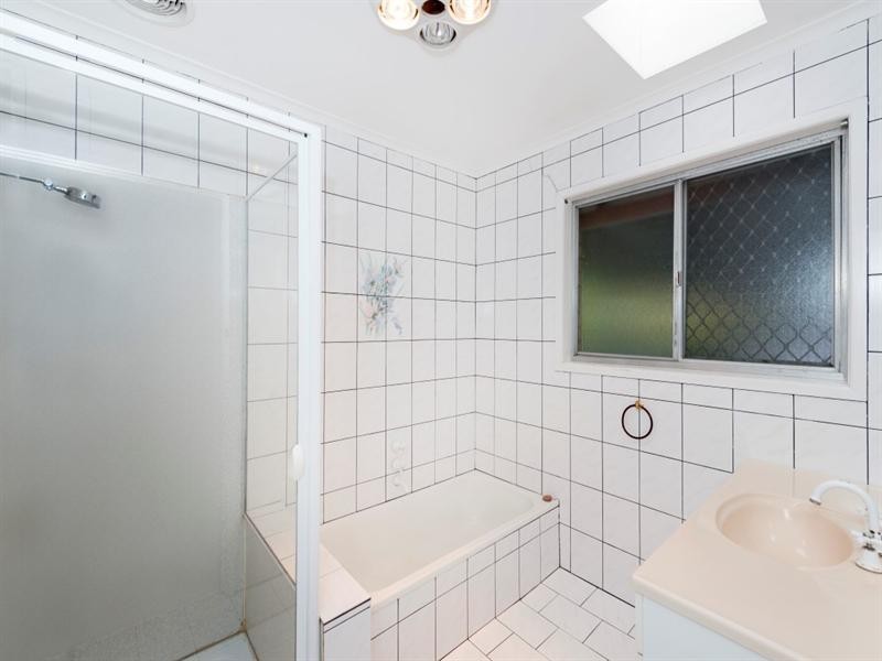 3 Joachim Street, Holland Park West QLD 4121