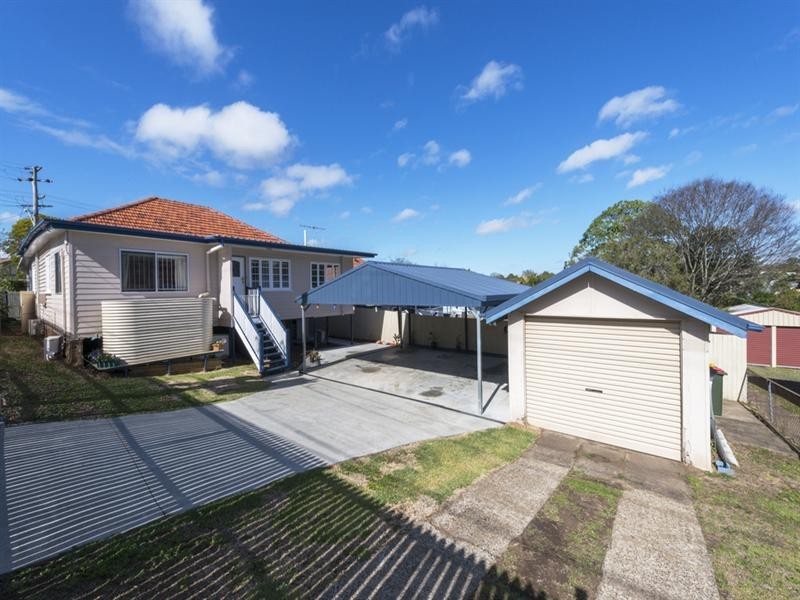 64 Holland Road, Holland Park QLD 4121