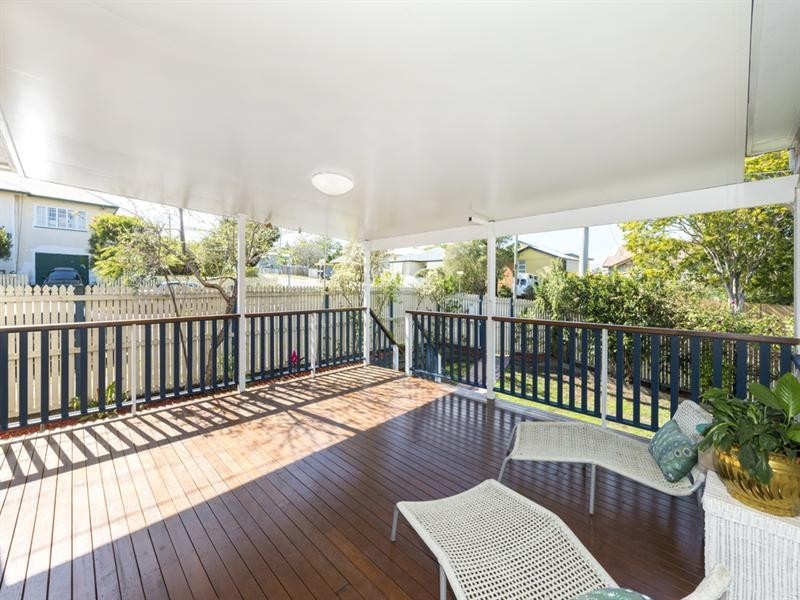 64 Holland Road, Holland Park QLD 4121