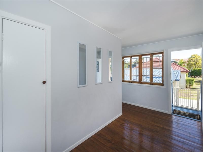 64 Holland Road, Holland Park QLD 4121