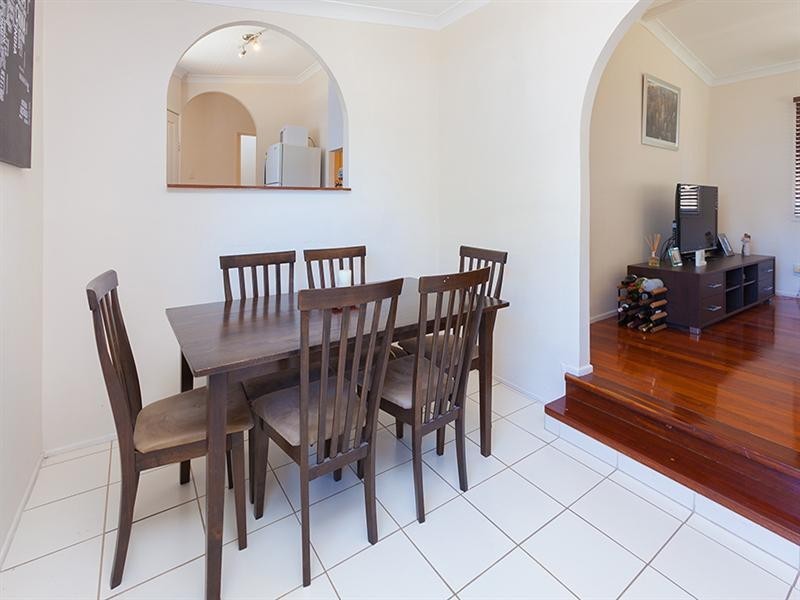 17 Iris Street, Holland Park West QLD 4121