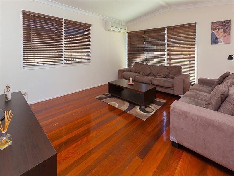 17 Iris Street, Holland Park West QLD 4121