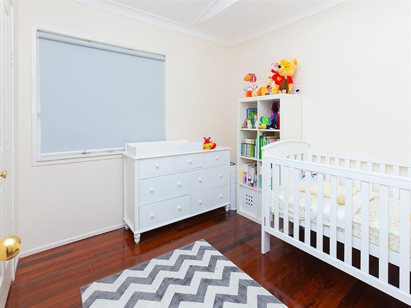 17 Iris Street, Holland Park West QLD 4121