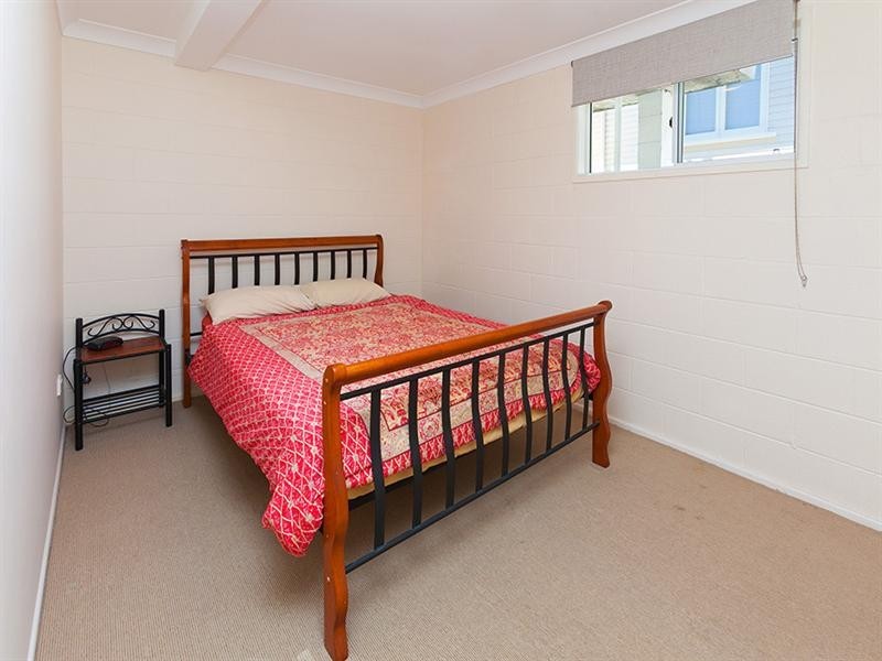 17 Iris Street, Holland Park West QLD 4121