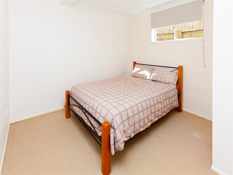 17 Iris Street, Holland Park West QLD 4121