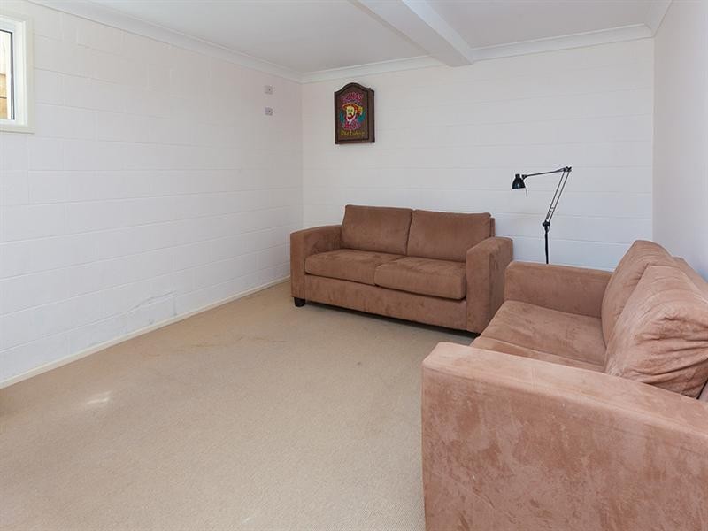 17 Iris Street, Holland Park West QLD 4121