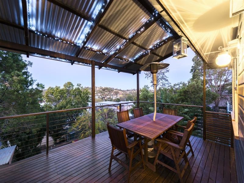 62 Pickthorne Street, Holland Park West QLD 4121