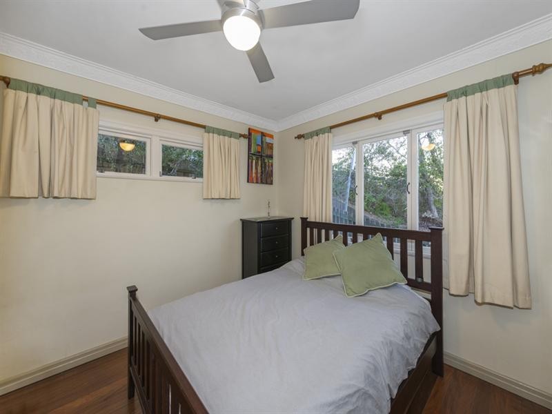 62 Pickthorne Street, Holland Park West QLD 4121