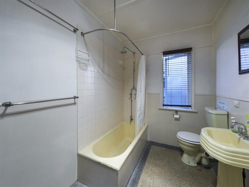 62 Pickthorne Street, Holland Park West QLD 4121