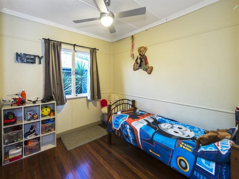 62 Pickthorne Street, Holland Park West QLD 4121