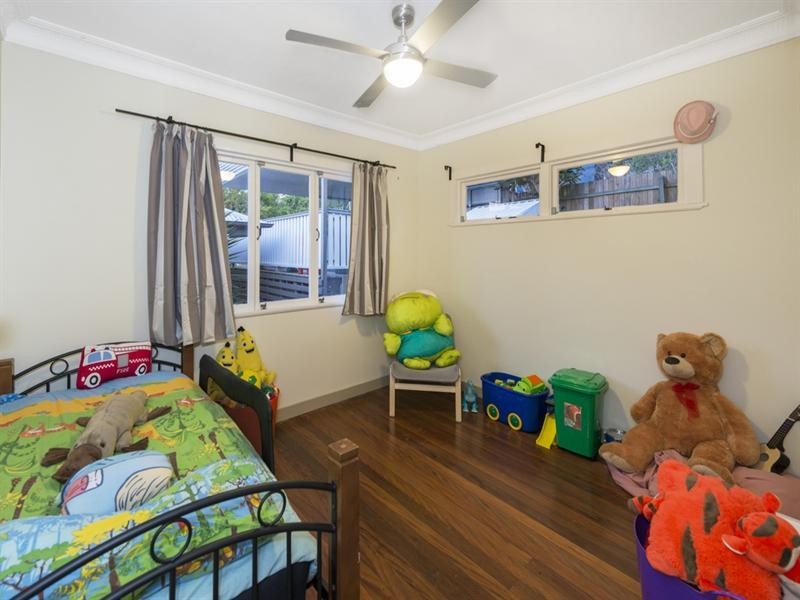 62 Pickthorne Street, Holland Park West QLD 4121