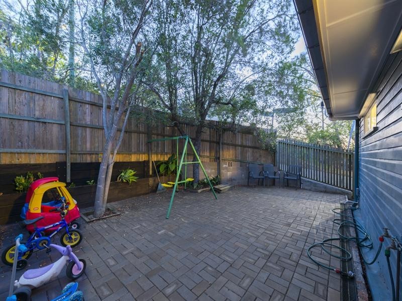 62 Pickthorne Street, Holland Park West QLD 4121