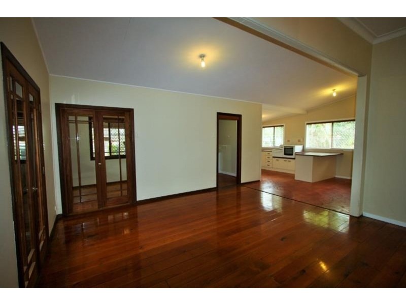 99 Kianawah Road, Wynnum West QLD 4178