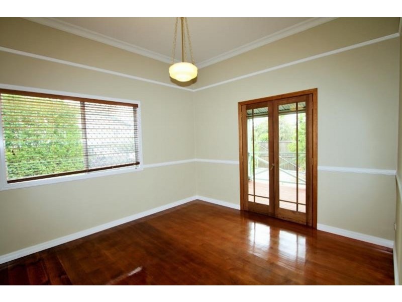 99 Kianawah Road, Wynnum West QLD 4178