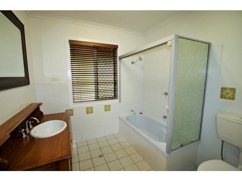 99 Kianawah Road, Wynnum West QLD 4178