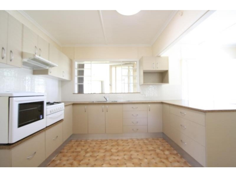 31 Seville Road, Holland Park QLD 4121