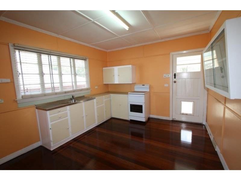 11 Iris Street, Holland Park West QLD 4121