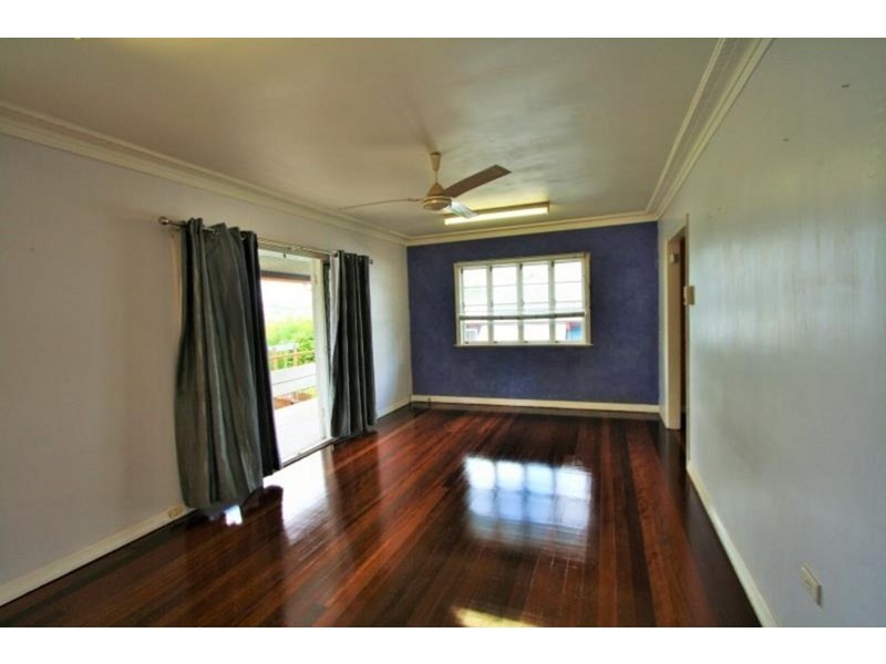 11 Iris Street, Holland Park West QLD 4121