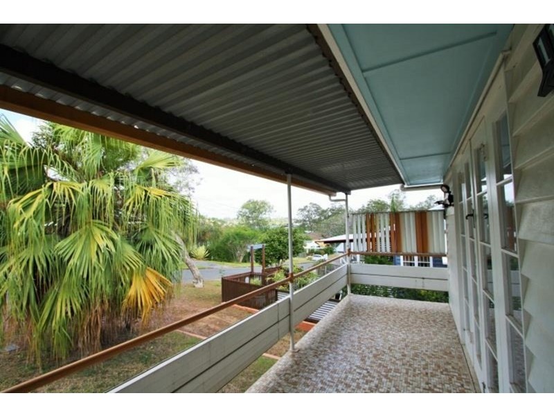 11 Iris Street, Holland Park West QLD 4121