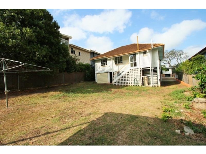 11 Iris Street, Holland Park West QLD 4121