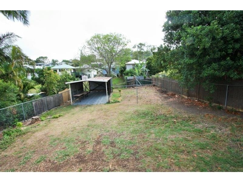 11 Iris Street, Holland Park West QLD 4121