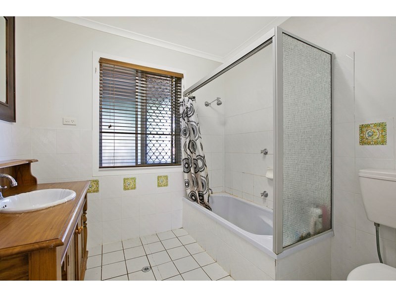 99 Kianawah Road, Wynnum West QLD 4178