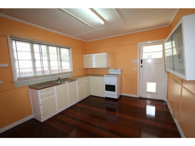11 Iris Street, Holland Park West QLD 4121