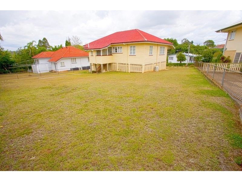 97 Murton Avenue, Holland Park QLD 4121