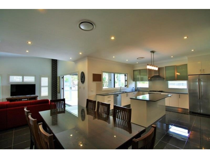 38 Brockhouse Street, Upper Mount Gravatt QLD 4122