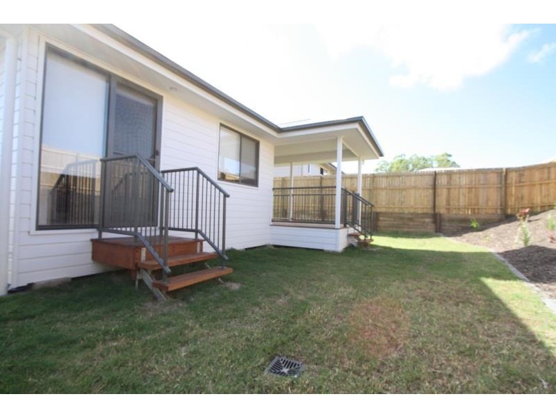 33 Oakmoss Drive, Springfield Lakes QLD 4300