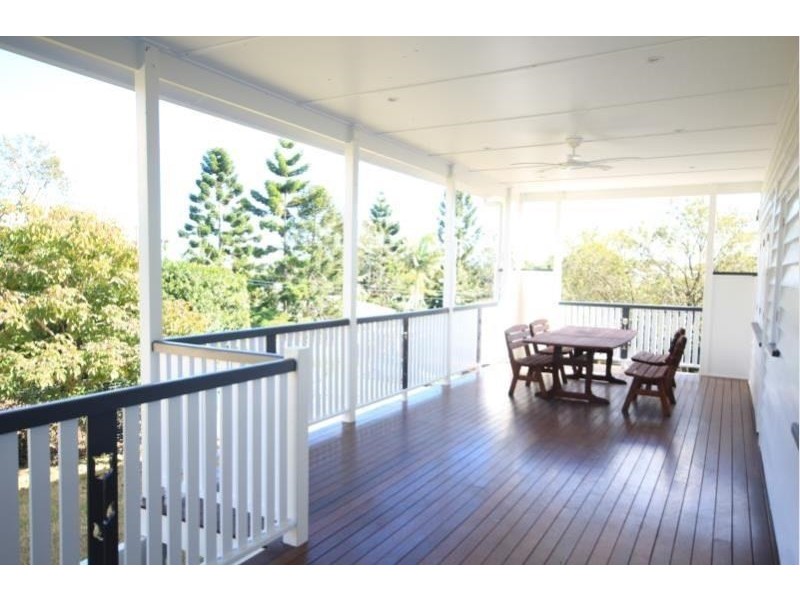 17 Love Street, Holland Park QLD 4121