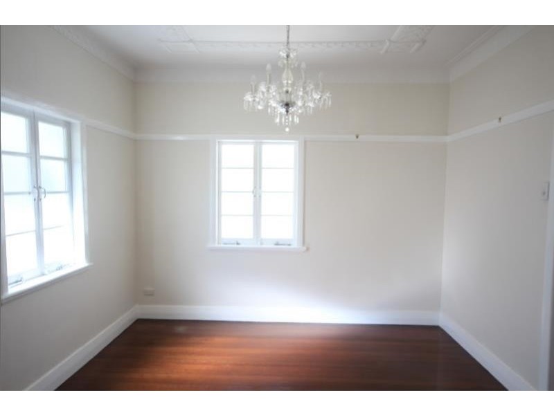 17 Love Street, Holland Park QLD 4121