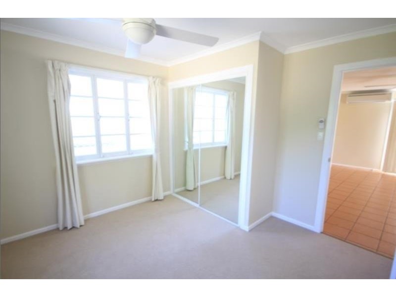 17 Love Street, Holland Park QLD 4121