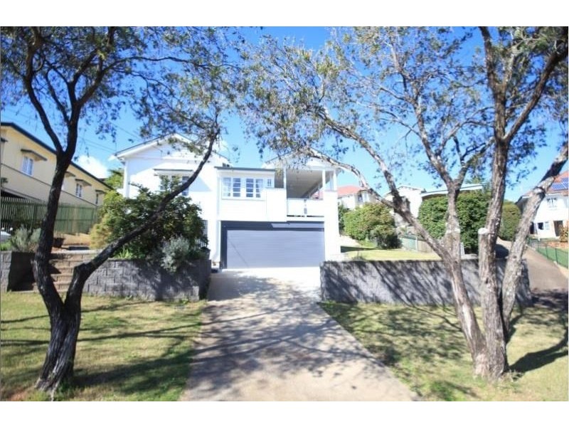 17 Love Street, Holland Park QLD 4121