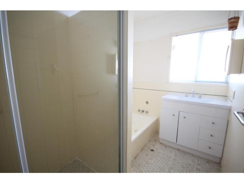 25 Walter Street, Holland Park West QLD 4121