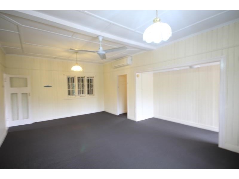 1133 Logan Road, Holland Park QLD 4121