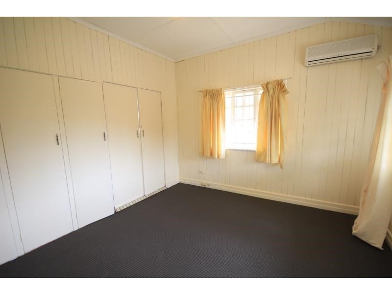 1133 Logan Road, Holland Park QLD 4121