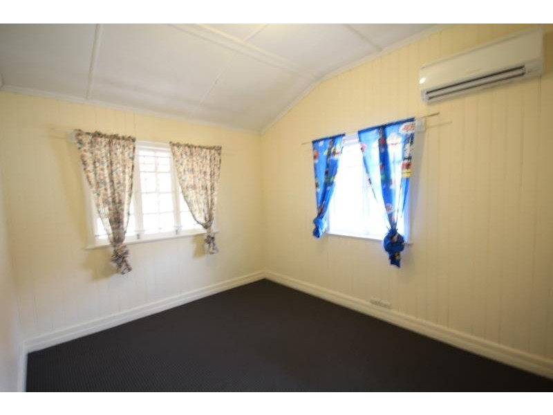 1133 Logan Road, Holland Park QLD 4121