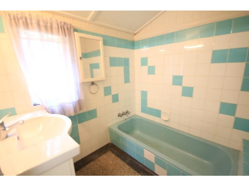 1133 Logan Road, Holland Park QLD 4121