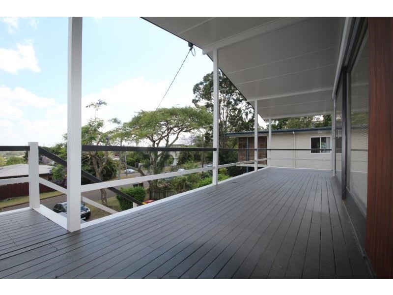 15 Dagmar Street, Holland Park West QLD 4121