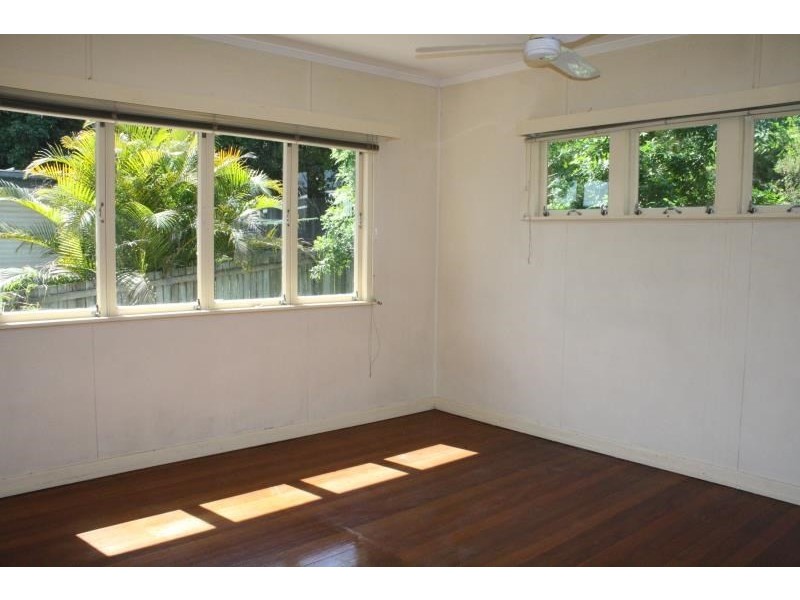 15 Dagmar Street, Holland Park West QLD 4121