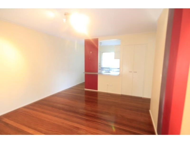 2/402 Nursery Road, Holland Park QLD 4121