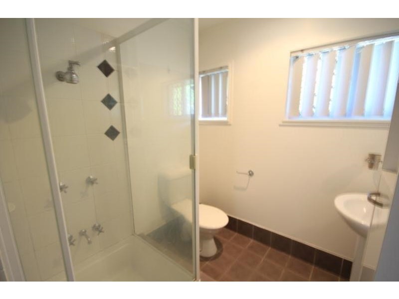 2/402 Nursery Road, Holland Park QLD 4121