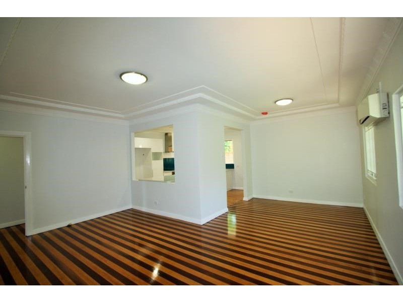 118 Holland Road, Holland Park QLD 4121