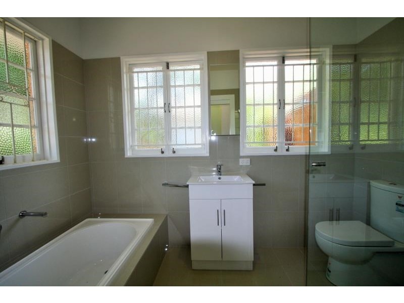 118 Holland Road, Holland Park QLD 4121